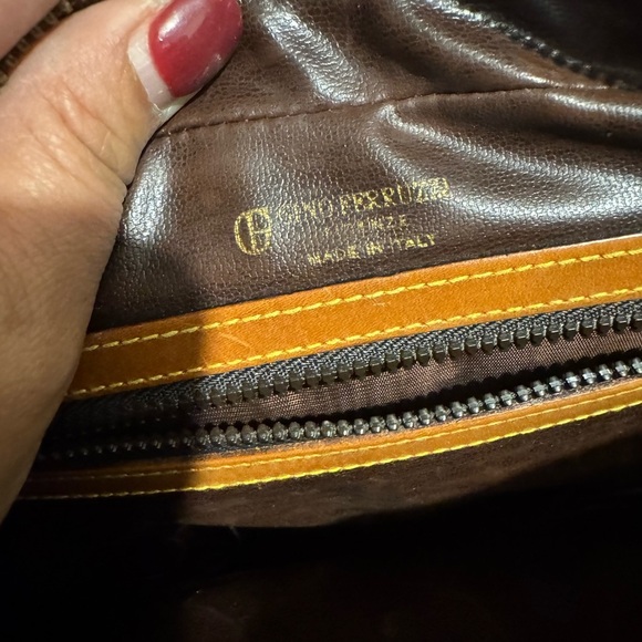 GF LeatherBag - Picture 9 of 13